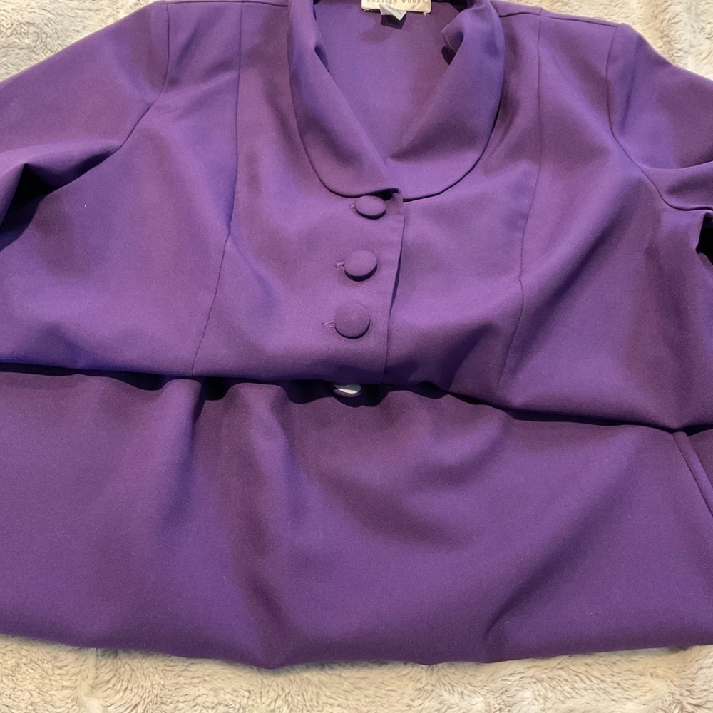 ALLISON Woods Two Piece Tailored Suit - Picture 6 of 7
